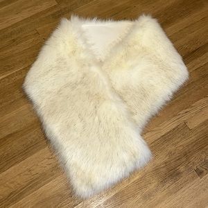 Tulip Bridal White Faux Fur Shaw
